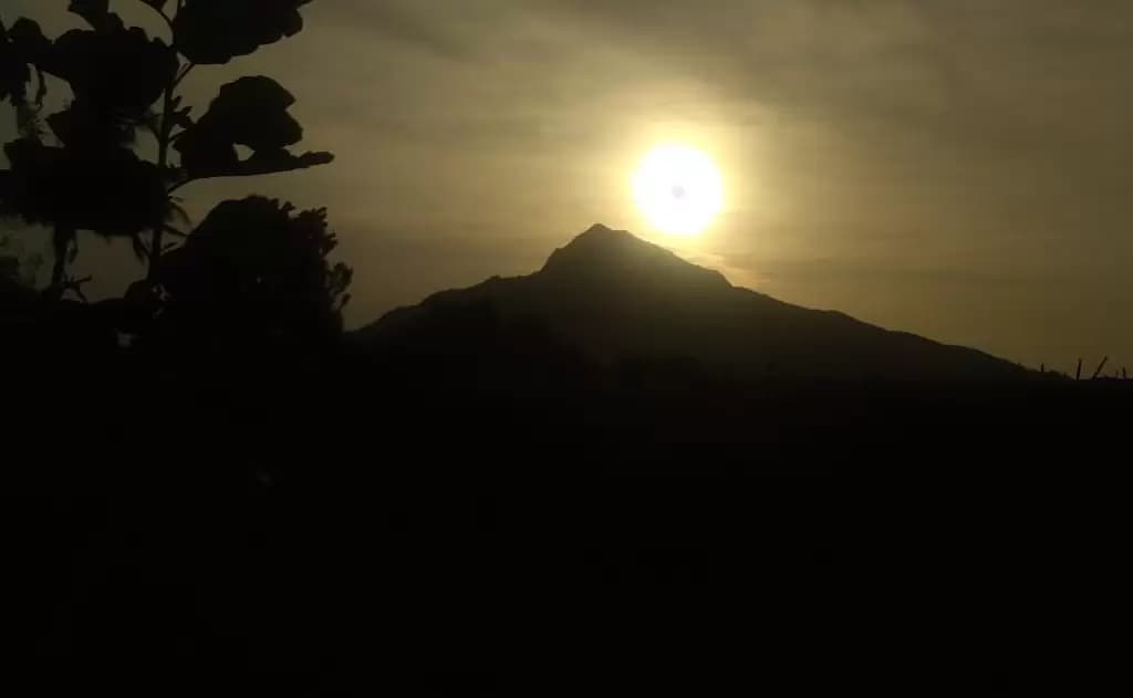 The Mystical Power of Arunachala: The Sacred Hill of Shiva — Spirituality
