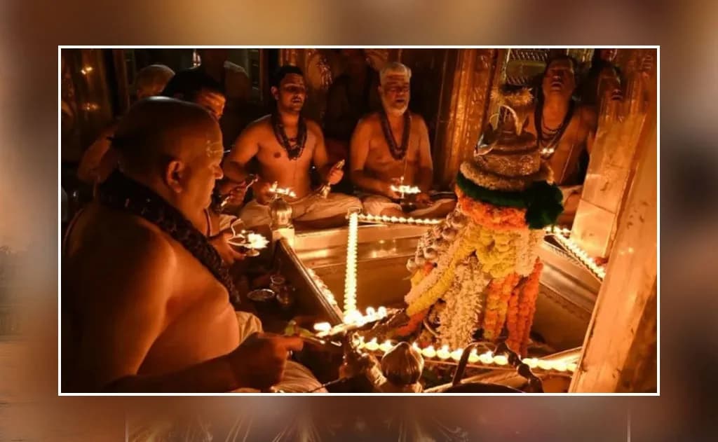 Why the Saptarishis Aarti at Kashi Vishwanath Mandir Is Uniquely Divine — Temples