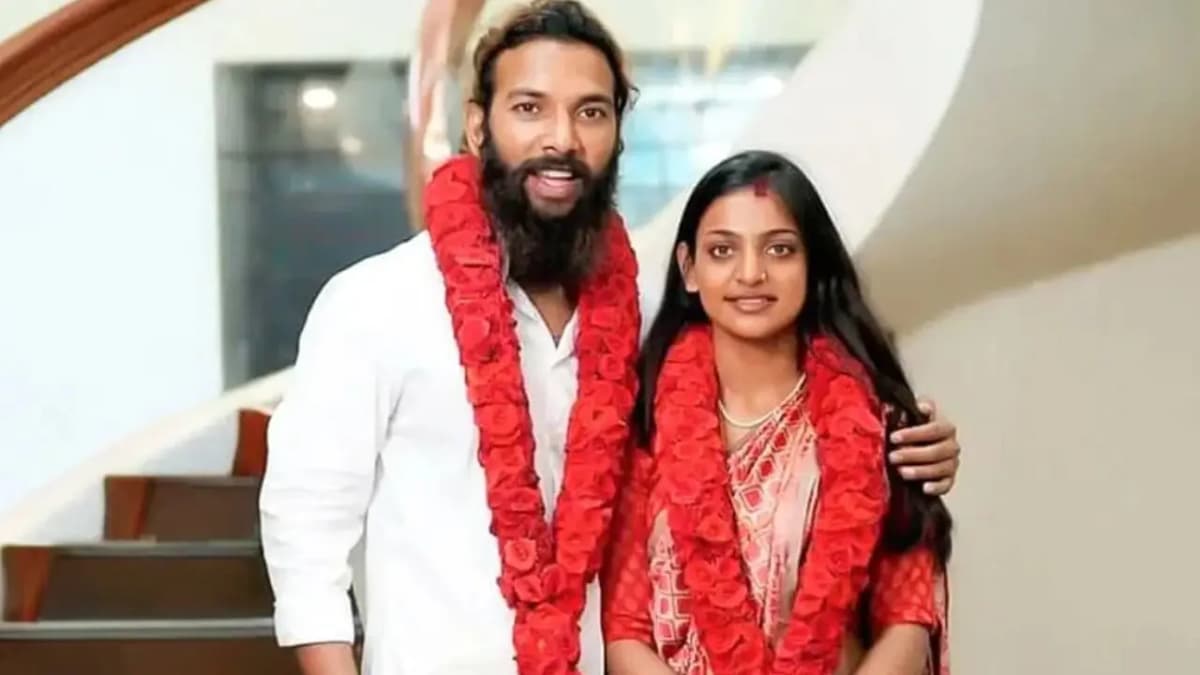 EXCLUSIVE: Mahakumbh Viral Girl Monalisa Bhosle Confirmed Minor by NCST Probe – POCSO FIR Registered Against Husband Farman Khan in Madhya Pradesh — News