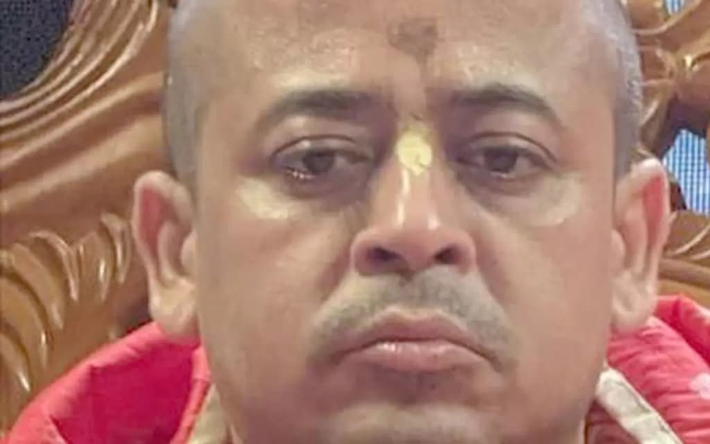Chinmoy Krishna Das, a leader of the (ISKCON) Arrested in Chittagong, Bangladesh