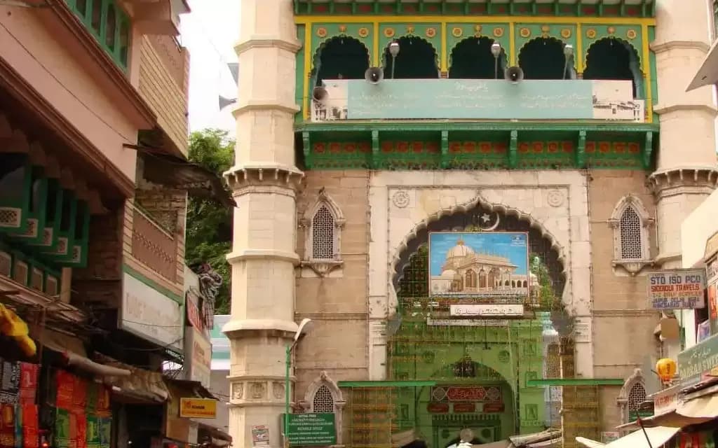 Should Hindus Reconsider Visiting Dargahs?