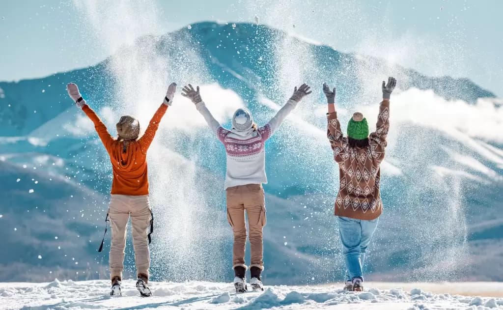 How to Stay Healthy While Traveling During the Winter Holidays