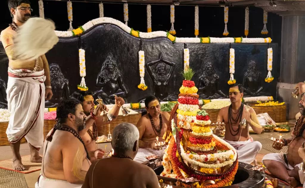 The Importance of Saptharshi Aarti at Kashi Vishwanath Temple