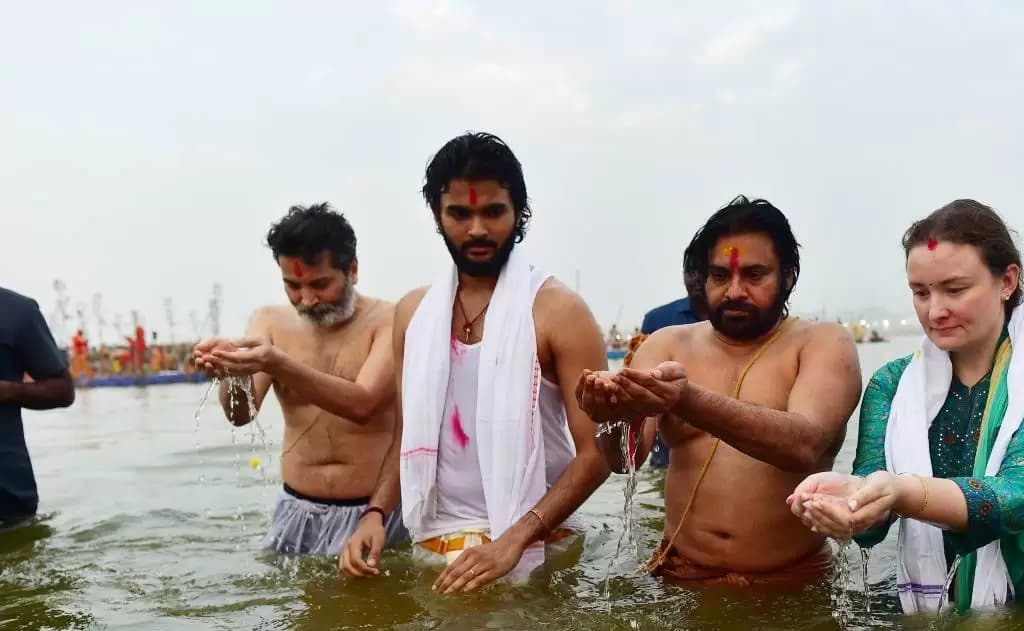 Maha Kumbh Mela 2025: Shri #PawanKalyan’s Holy Dip & Aarti at Triveni Sangam