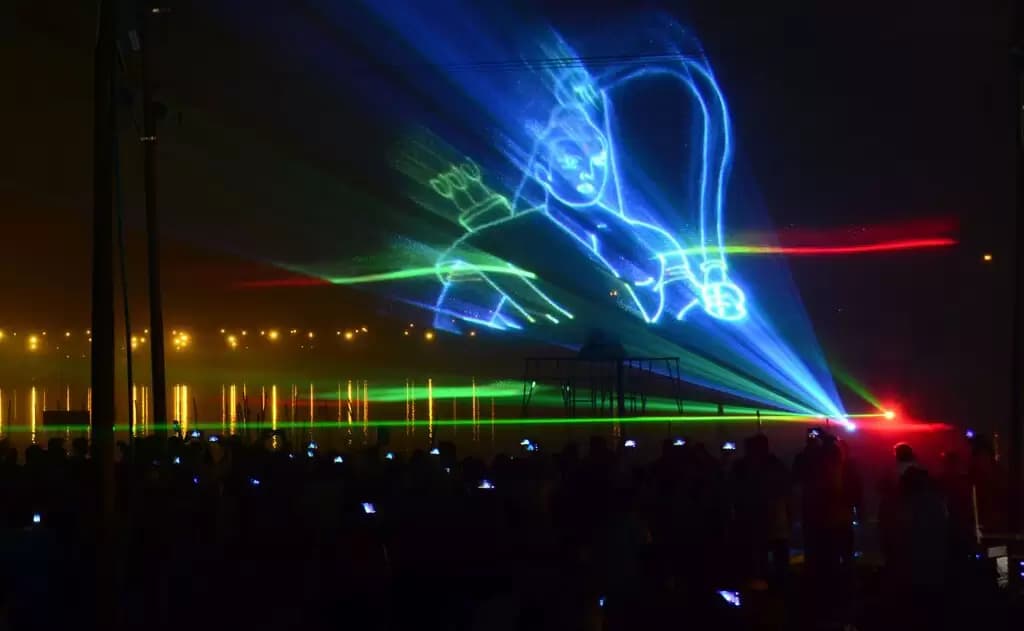 Last night, there was a lighting show in Prayagraj.