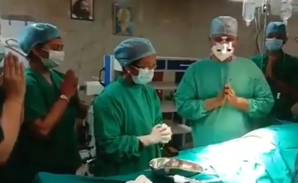 Doctors Chant Dhanvantari Stotra in Operation Theatre