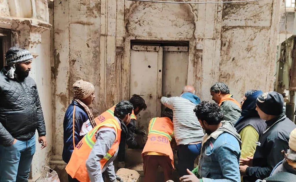 Siddheshwar Mahadev Temple Reopens in Varanasi’s Madanpura After 42 Years
