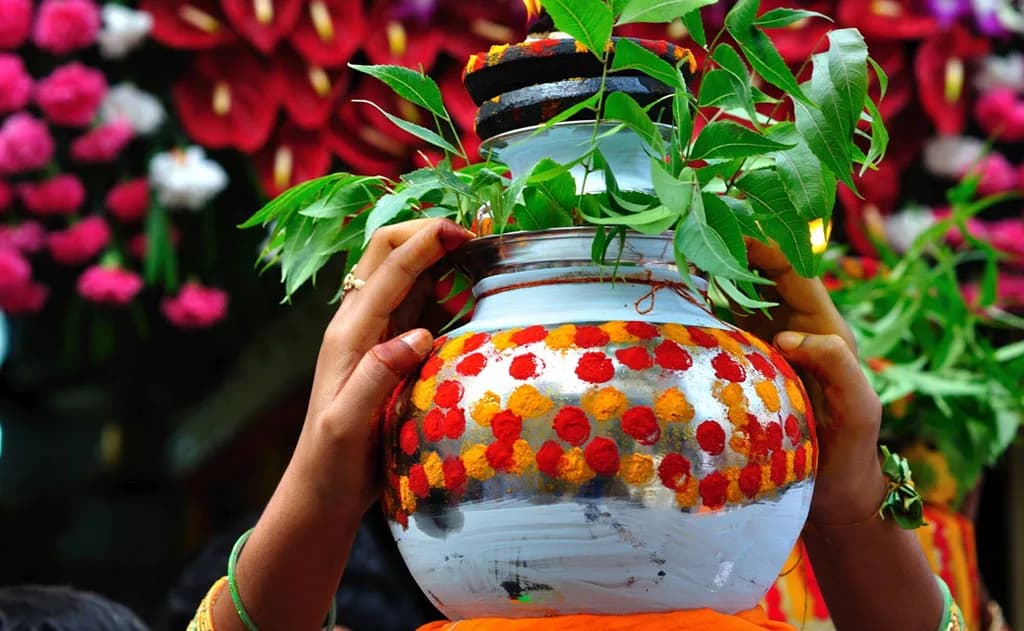 7 Must-Visit Temples for Bonalu: Discover Their Divine Legends — Temples