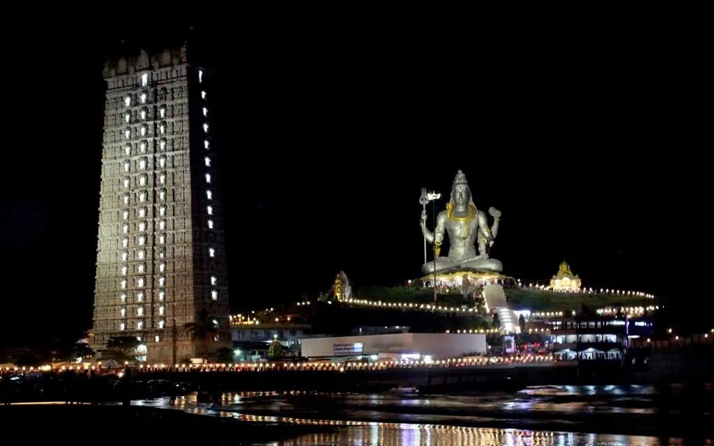 Murudeshwara Temple, Bhatkal – Maha Shivaratri 2026: Towering Shiva Statue, Arabian Sea Backdrop & Grand Coastal Celebrations in Karnataka