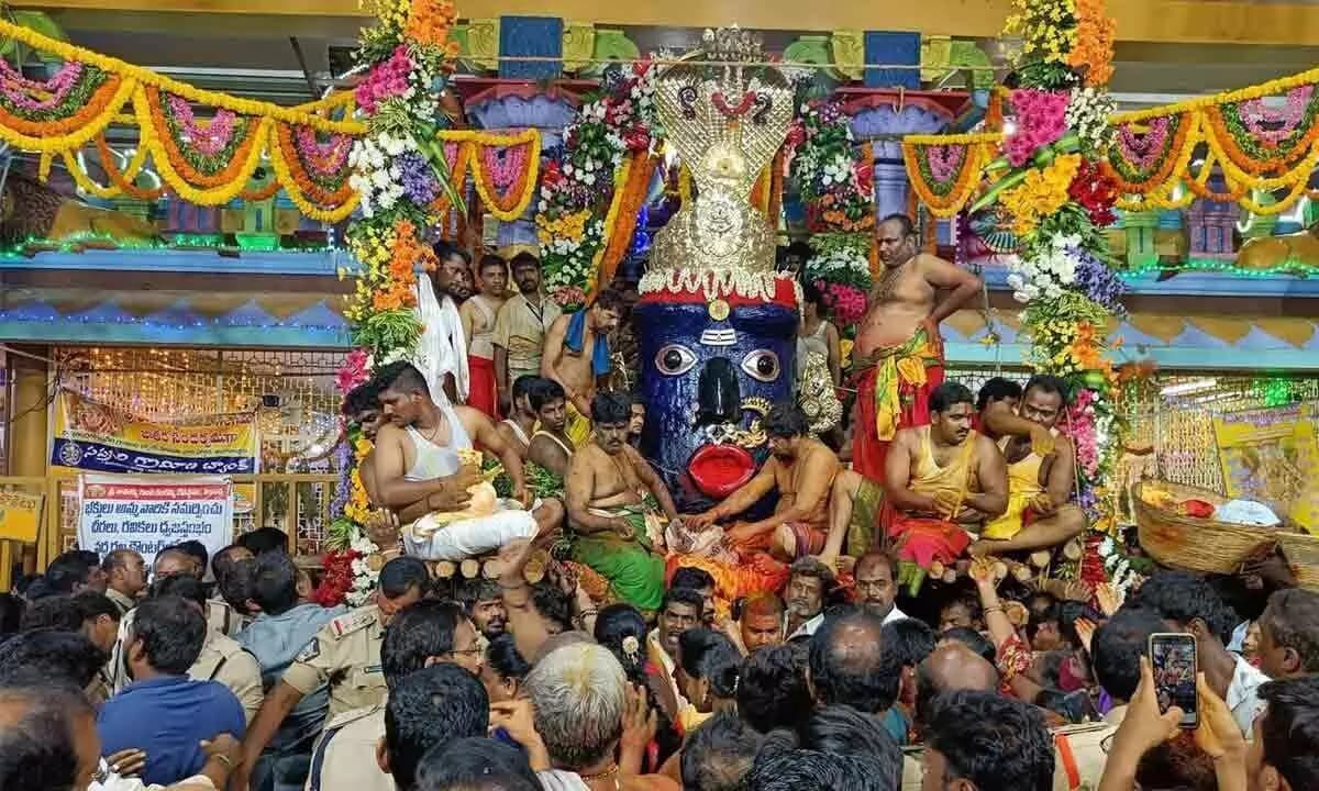 Thathayyagunta Gangamma Jatara 2026 Concludes Grandly with Vishwaroopa Darshanam: Lakhs of Devotees Offer Prayers — News