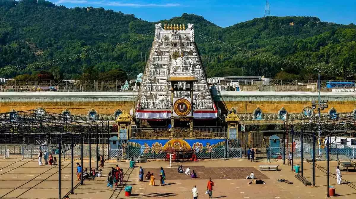 Tirumala Sravana Masam 2026: Pavitrotsavam (23–25 Aug), Sravana Purnima Rush & TTD Updates — Temples