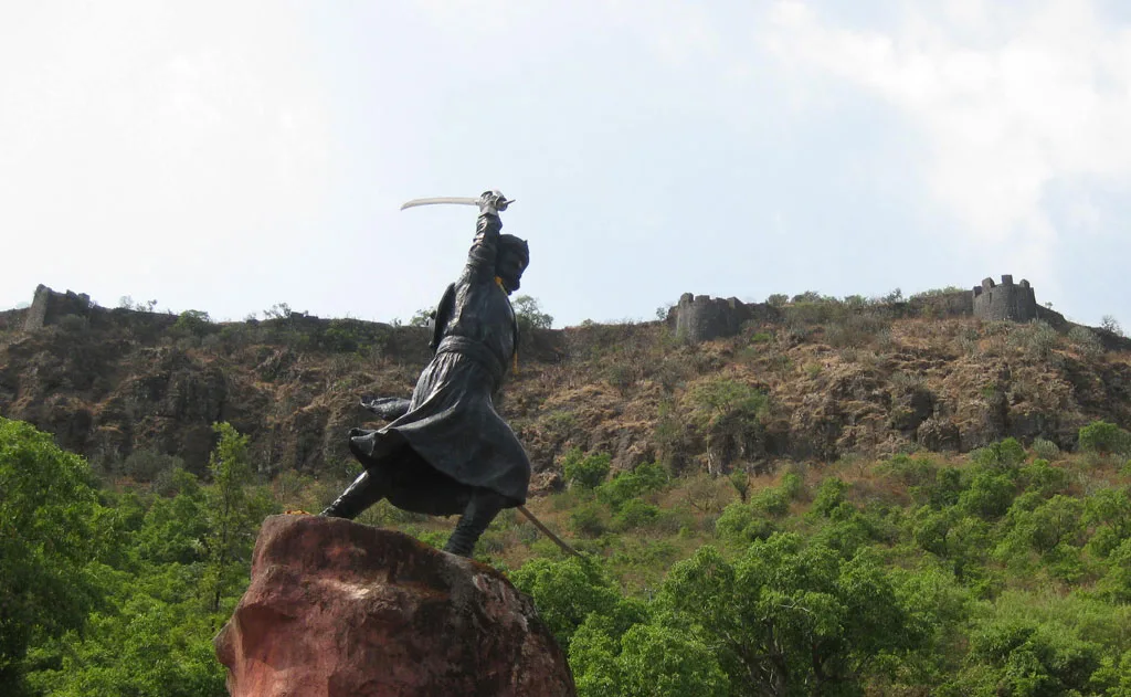 The Forgotten Maratha Hero: Murarbaji Deshpande – The Lion of PurandarPublished on www.hindutone.com — Famous Hindus