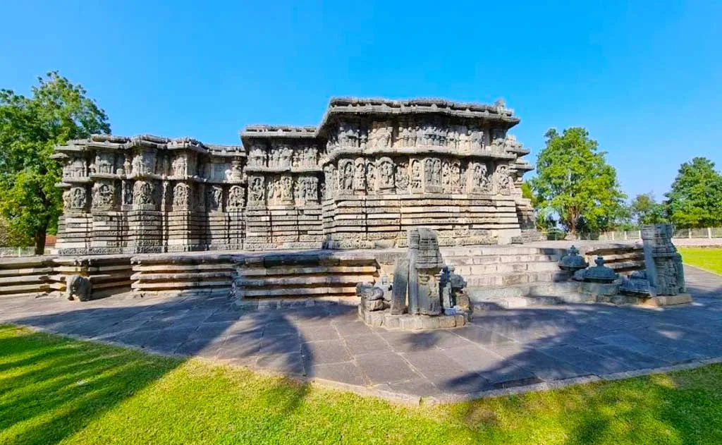 The Magnificent Kedareshwara Temple: A Hoysala Legacy in Halebidu — Temples