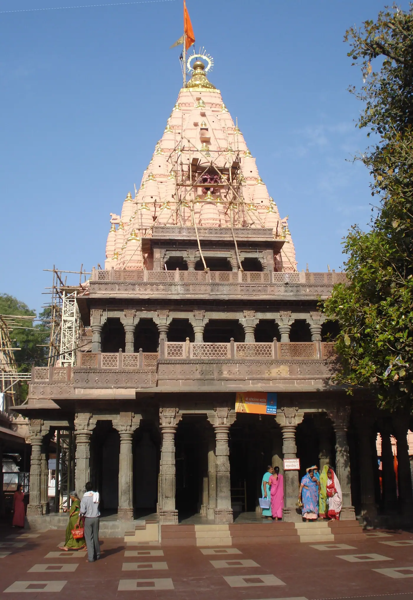 Famous Temples in Madhya Pradesh: A Source-Checked Guide to Mahakaleshwar, Omkareshwar, Khajuraho, Orchha and Datia