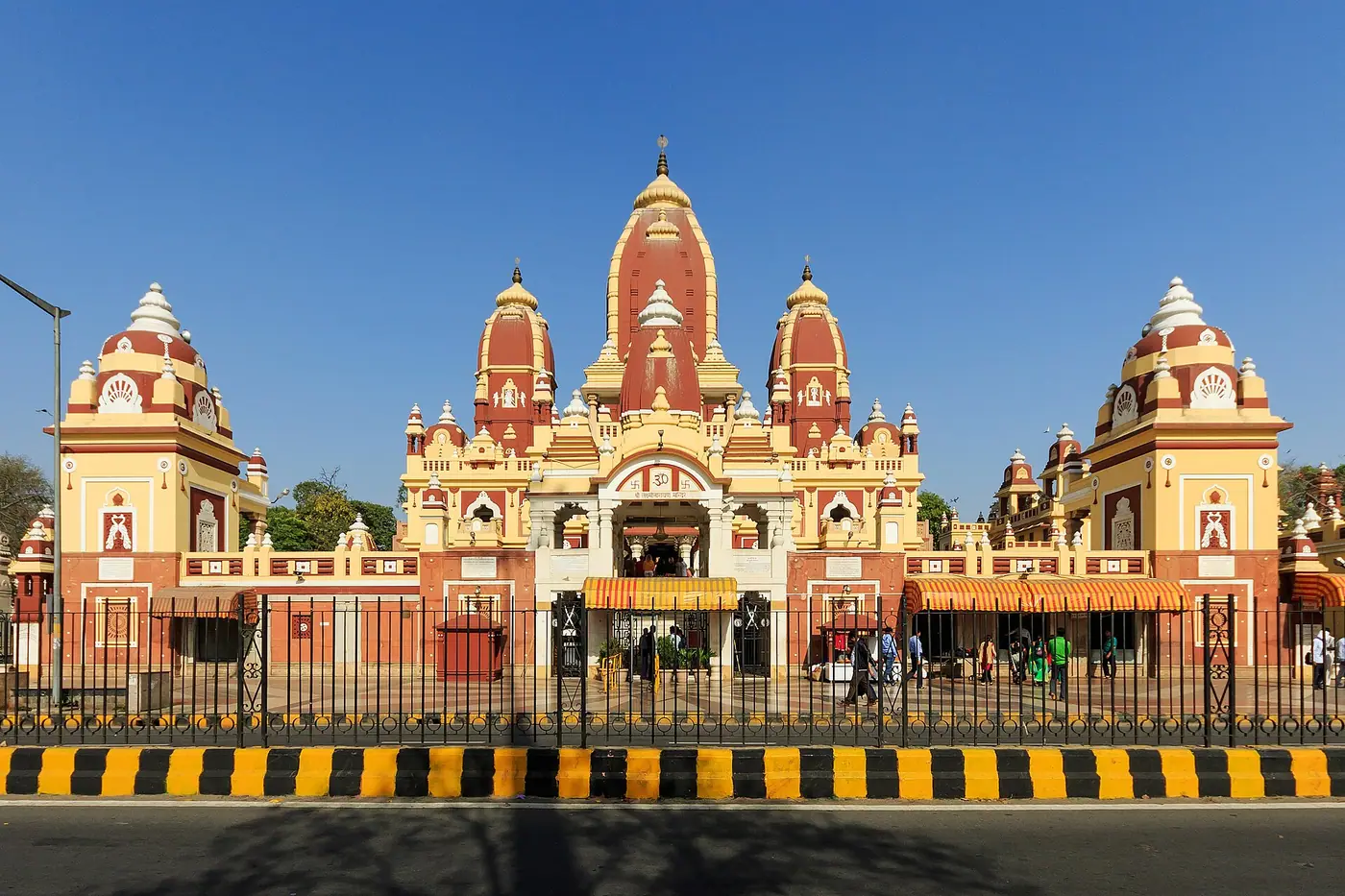 Diwali in Gujarat: Kali Chaudas, Chopda Pujan & New Year — Diwali 2026