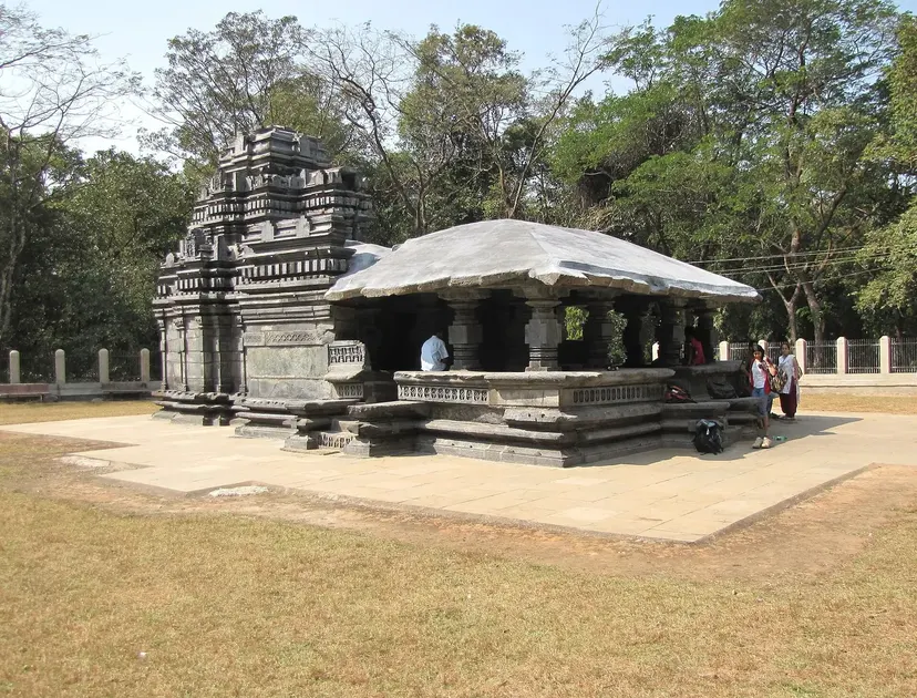 Mahadev Temple, Tambdi Surla