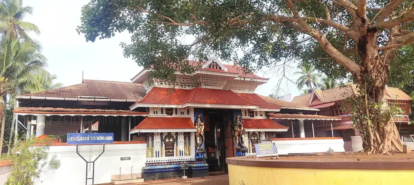 Parapokaav temple